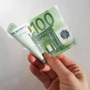 €100 Euro Bills